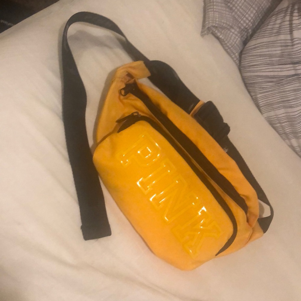 Pink fanny pack in yellow/musturd